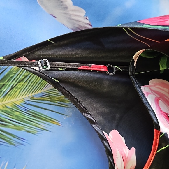 Secret treasures silky nighty black with 🌹 roses 1XL black roses - Picture 3 of 7